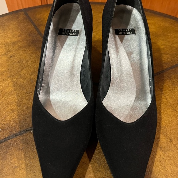 STUART WEITZEMAN KITTEN PUMP SIZE 6½ WITH A 2 ½” HEEL AND RHINESTONE ACCENTS. - Picture 5 of 11